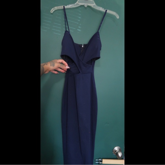 Spaghetti strap keyhole dress - Picture 1 of 3